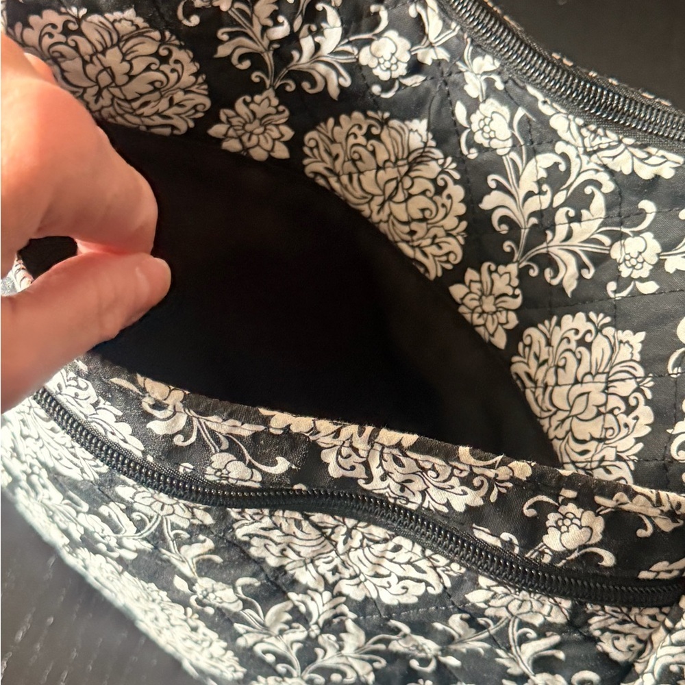 Elegant Black and White Patterned quilted Crossbody Bag - Picture 3 of 10